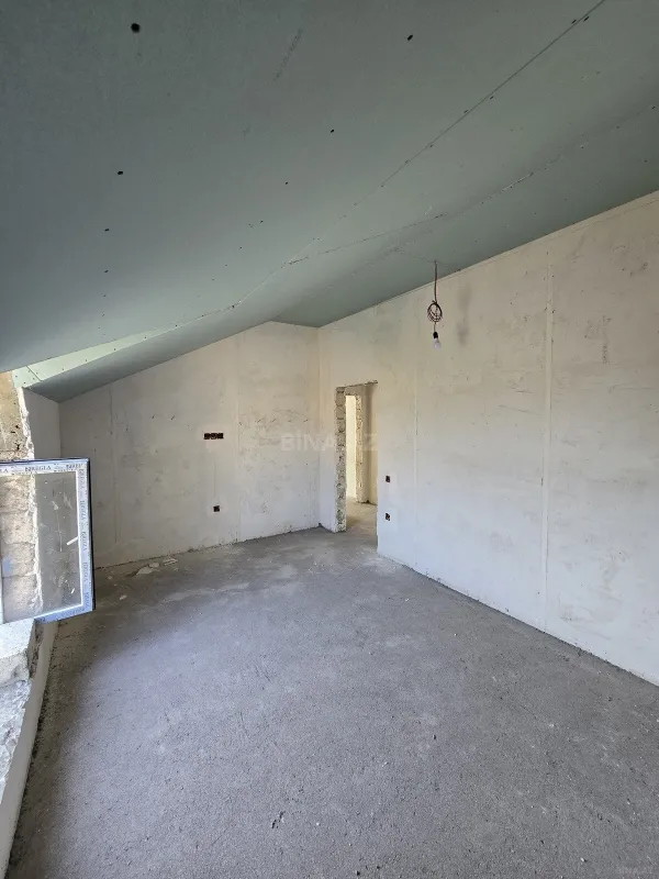 Satılır 5 otaqlı həyət evi 240 m²