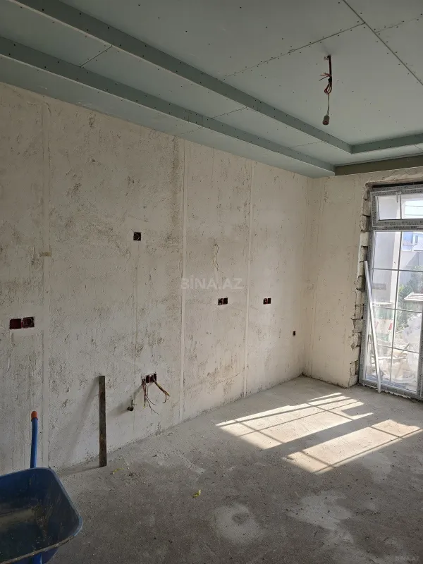 Satılır 5 otaqlı həyət evi 240 m²