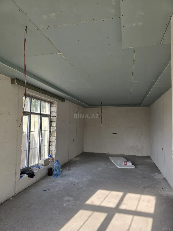 Satılır 5 otaqlı həyət evi 240 m²