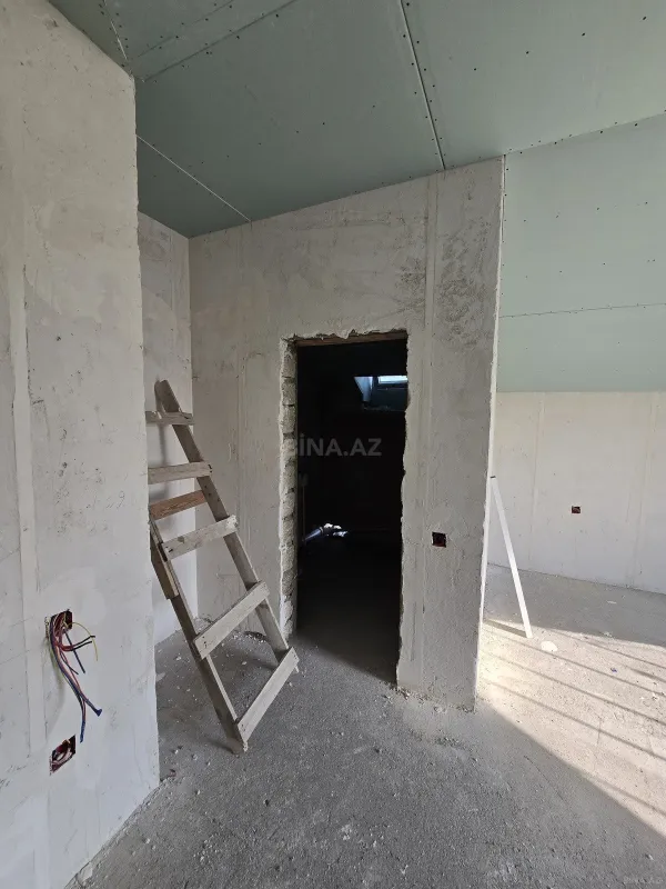Satılır 5 otaqlı həyət evi 240 m²