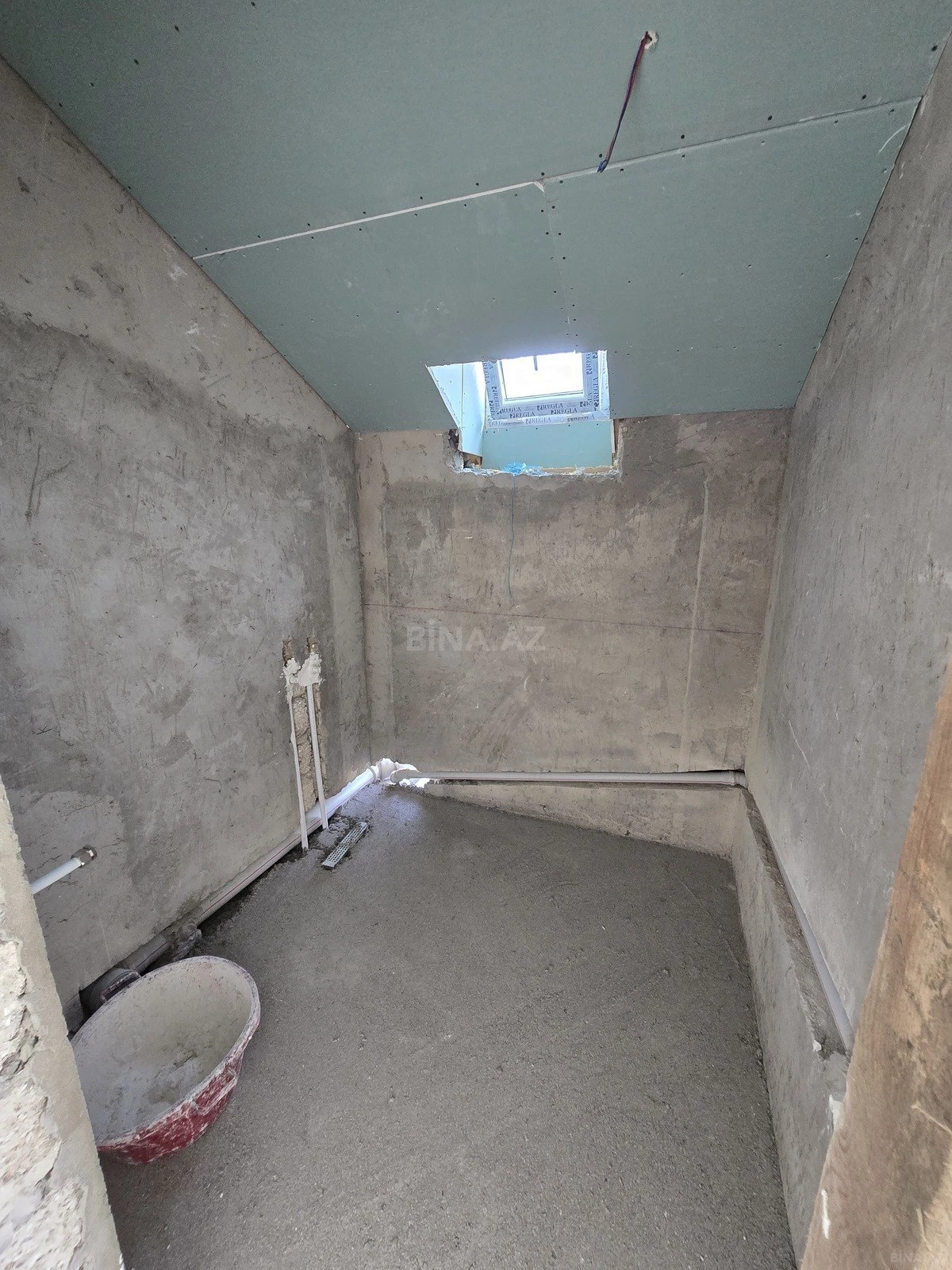 Satılır 5 otaqlı həyət evi 240 m²