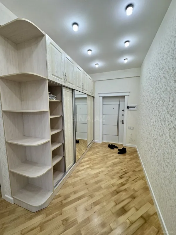 Satılır 3 otaqlı mənzil 106 m²