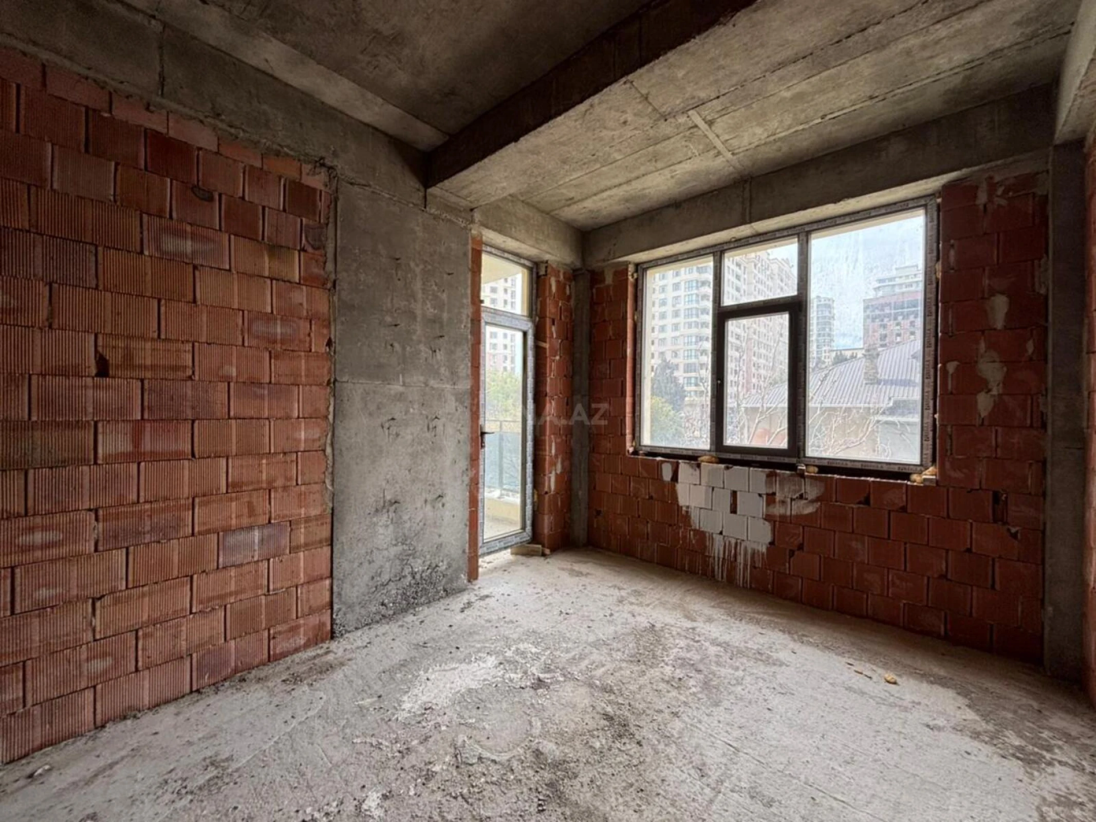 Satılır 2 otaqlı mənzil 63 m²