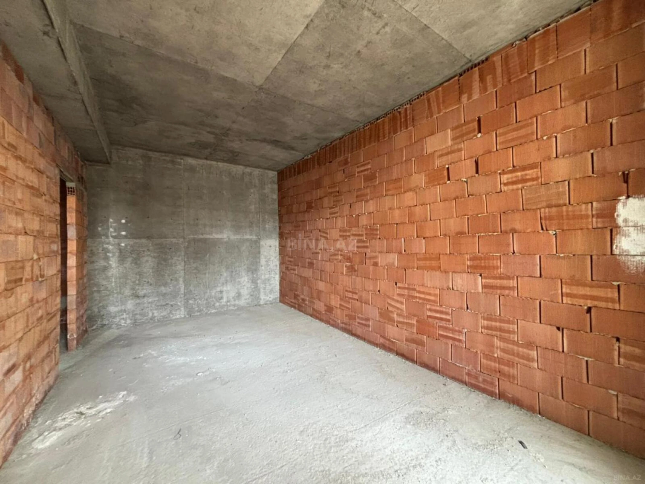 Satılır 2 otaqlı mənzil 63 m²