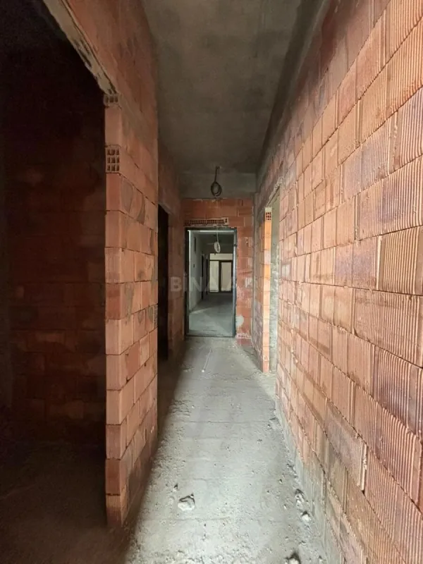 Satılır 2 otaqlı mənzil 63 m²