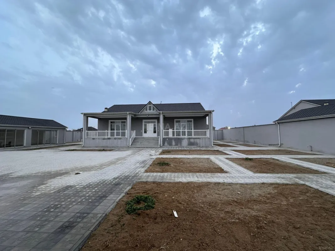 Satılır 4 otaqlı həyət evi 340 m²