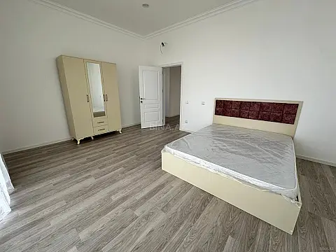 Satılır 4 otaqlı həyət evi 340 m²