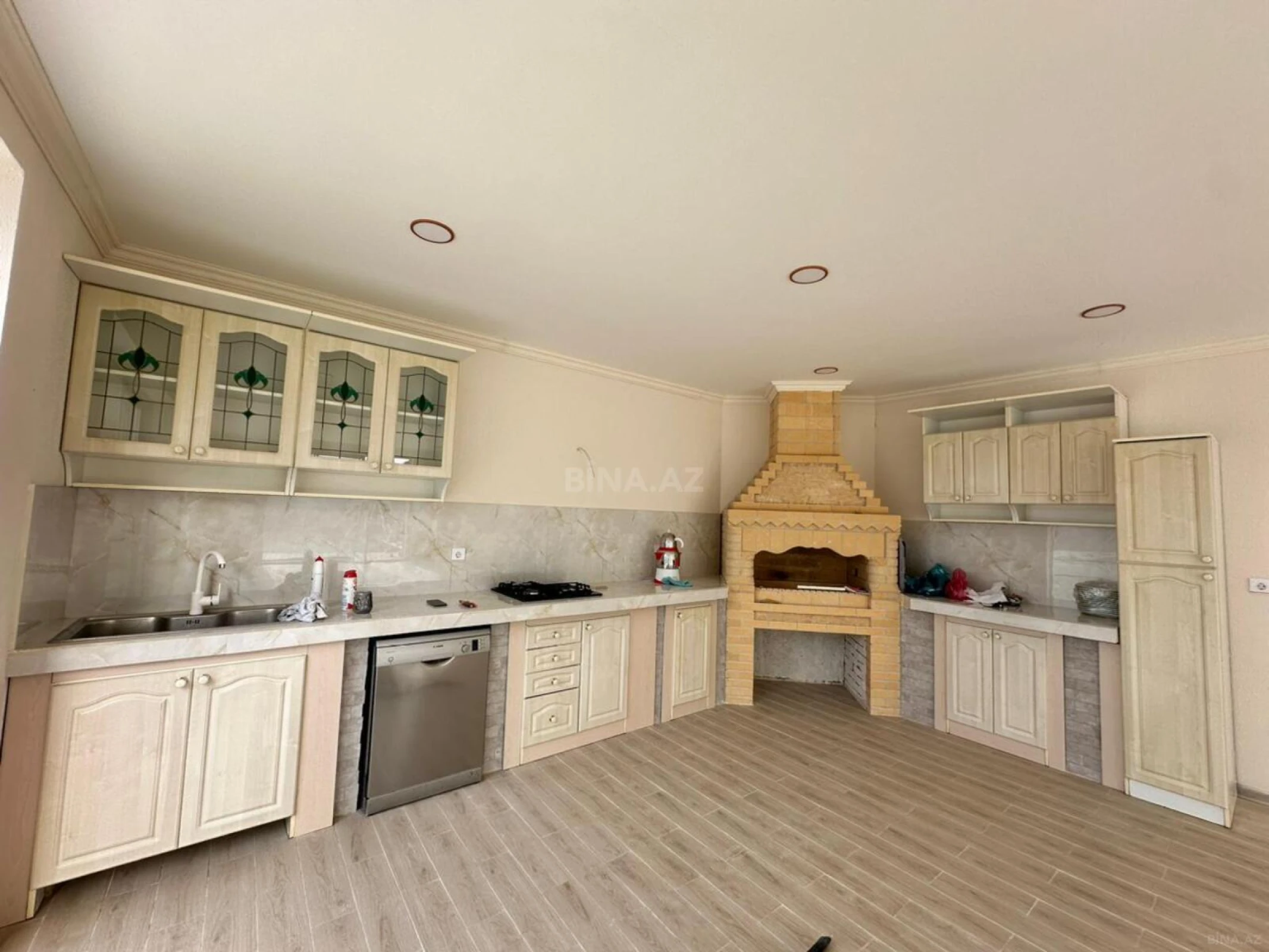 Satılır 4 otaqlı həyət evi 340 m²