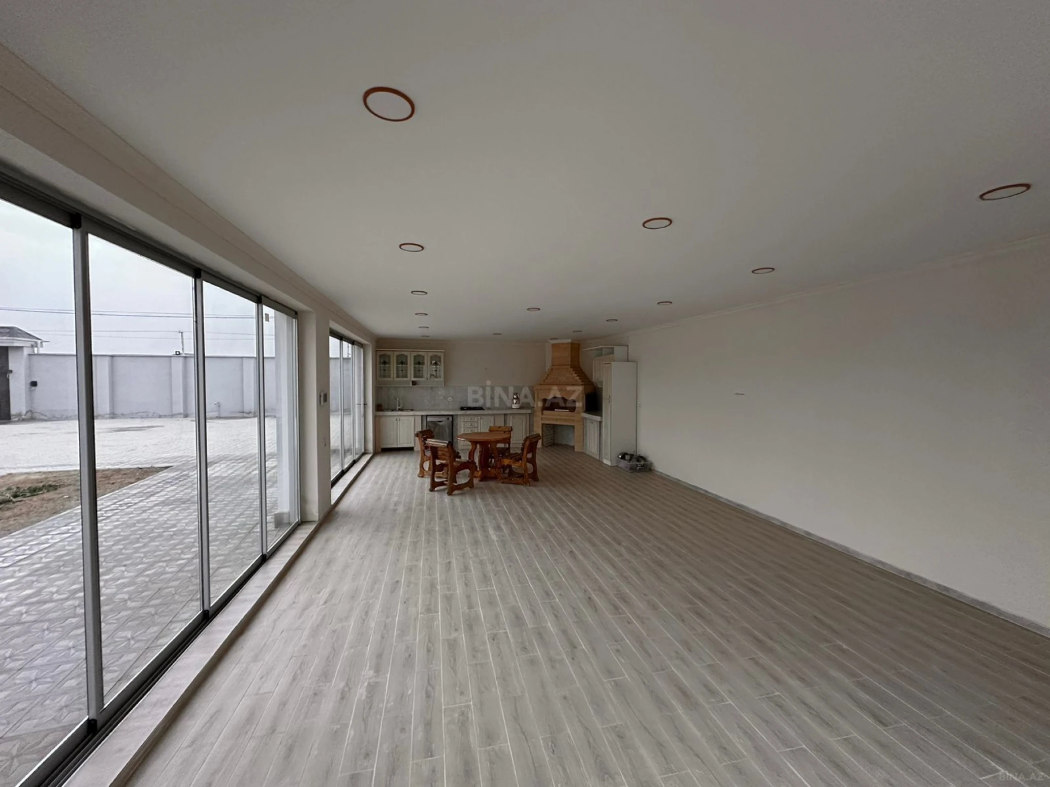 Satılır 4 otaqlı həyət evi 340 m²