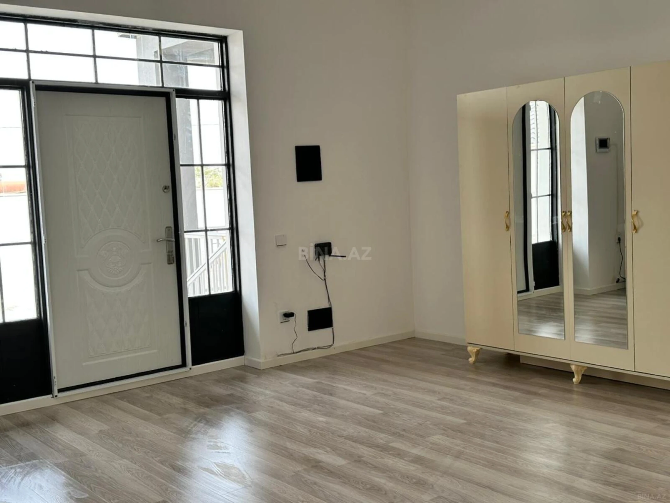 Satılır 4 otaqlı həyət evi 340 m²