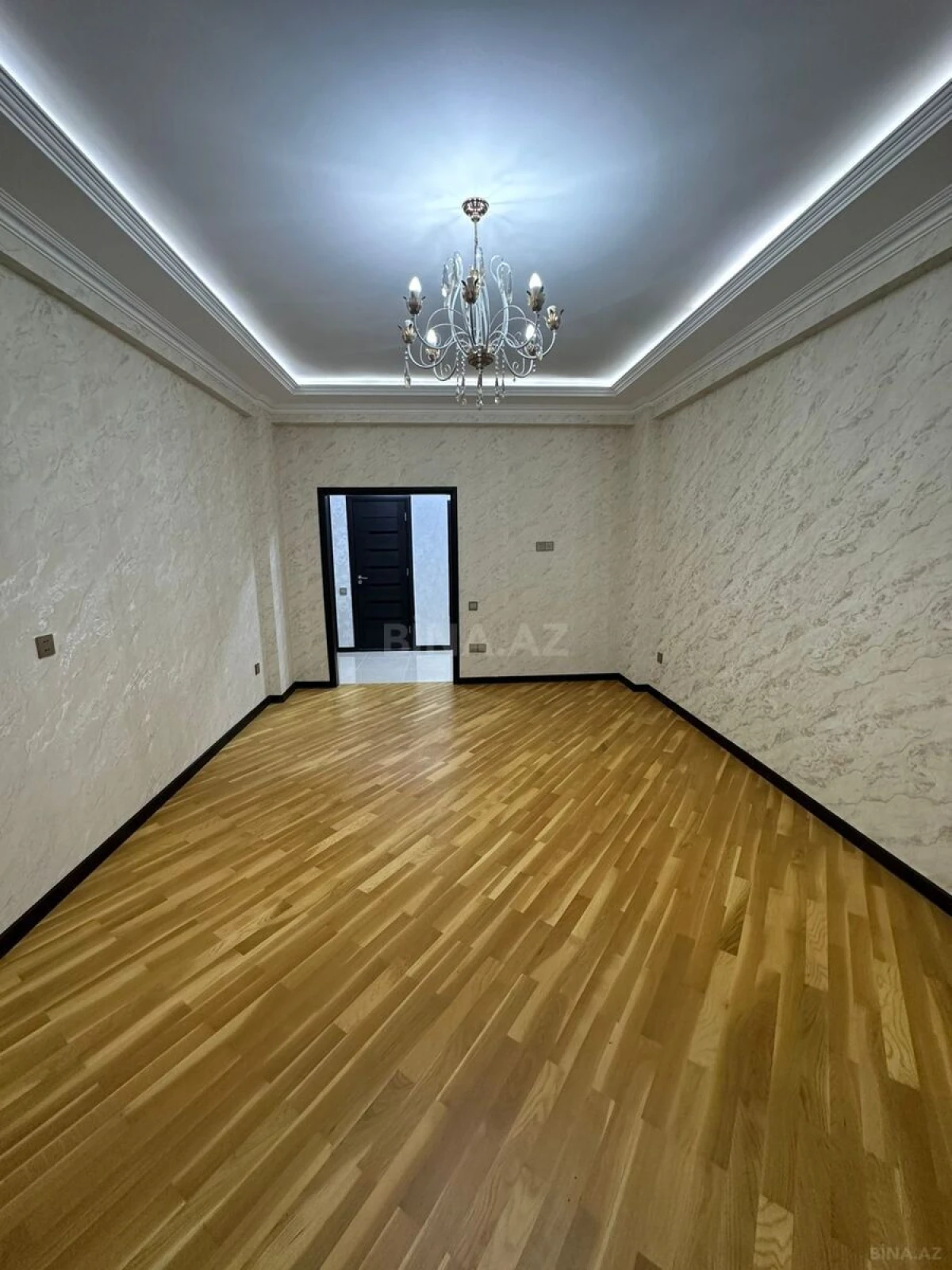 Satılır 3 otaqlı mənzil 122 m²