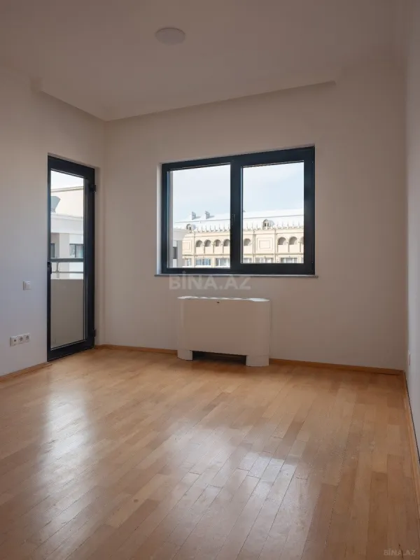 Kirayə verilir 4 otaqlı mənzil 170 m²