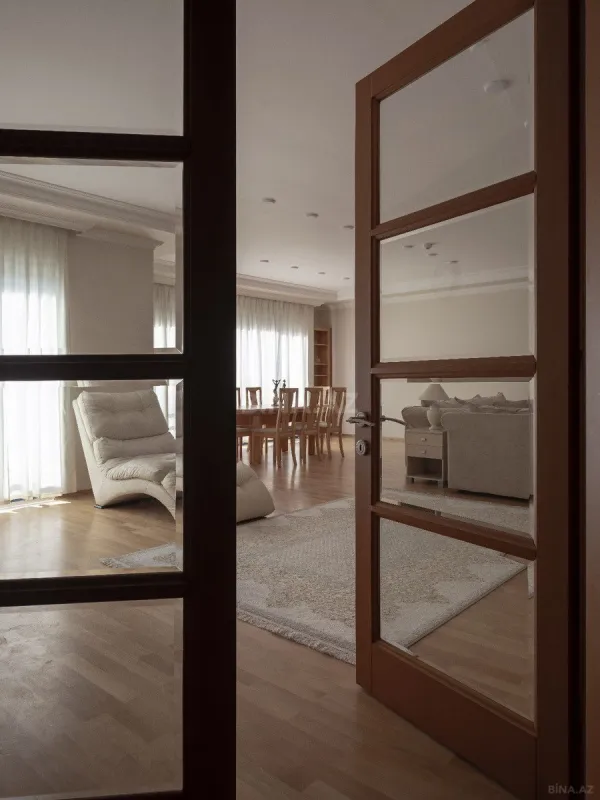 Kirayə verilir 4 otaqlı mənzil 170 m²