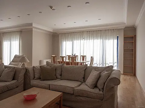 Kirayə verilir 4 otaqlı mənzil 170 m²