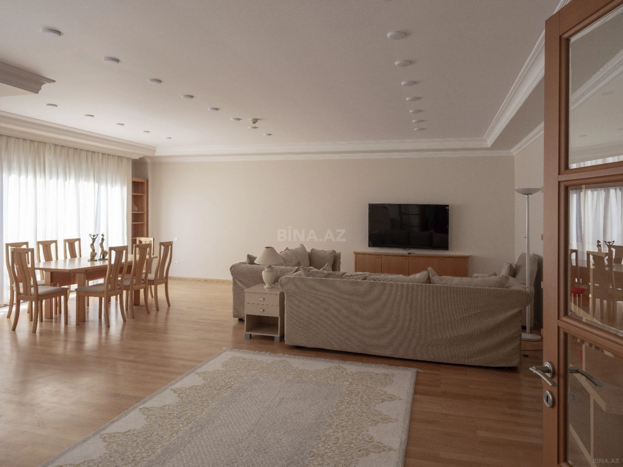 Kirayə verilir 4 otaqlı mənzil 170 m²
