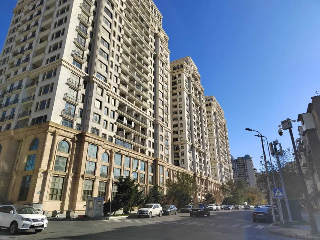 Satılır 3 otaqlı mənzil 170 m²