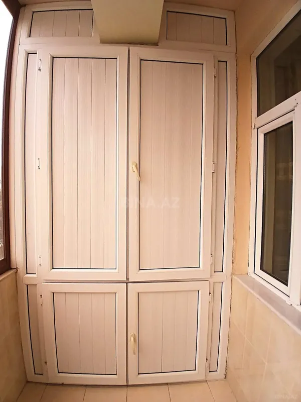 Satılır 3 otaqlı mənzil 135 m²