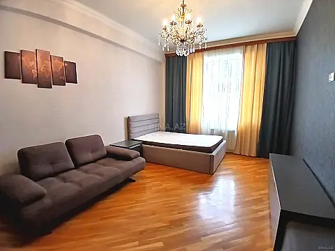 Satılır 3 otaqlı mənzil 135 m²