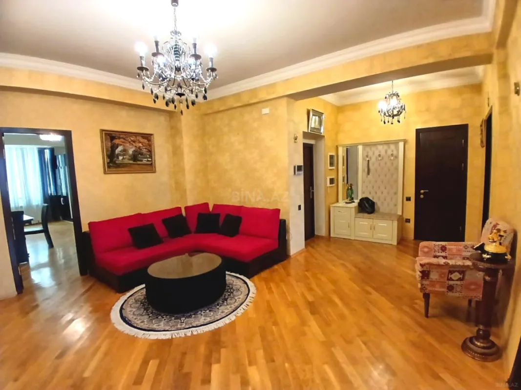 Satılır 3 otaqlı mənzil 135 m²