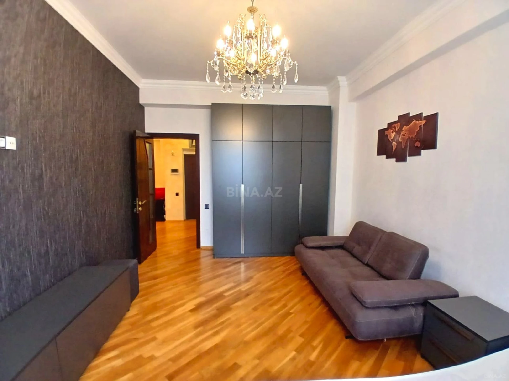 Satılır 3 otaqlı mənzil 135 m²