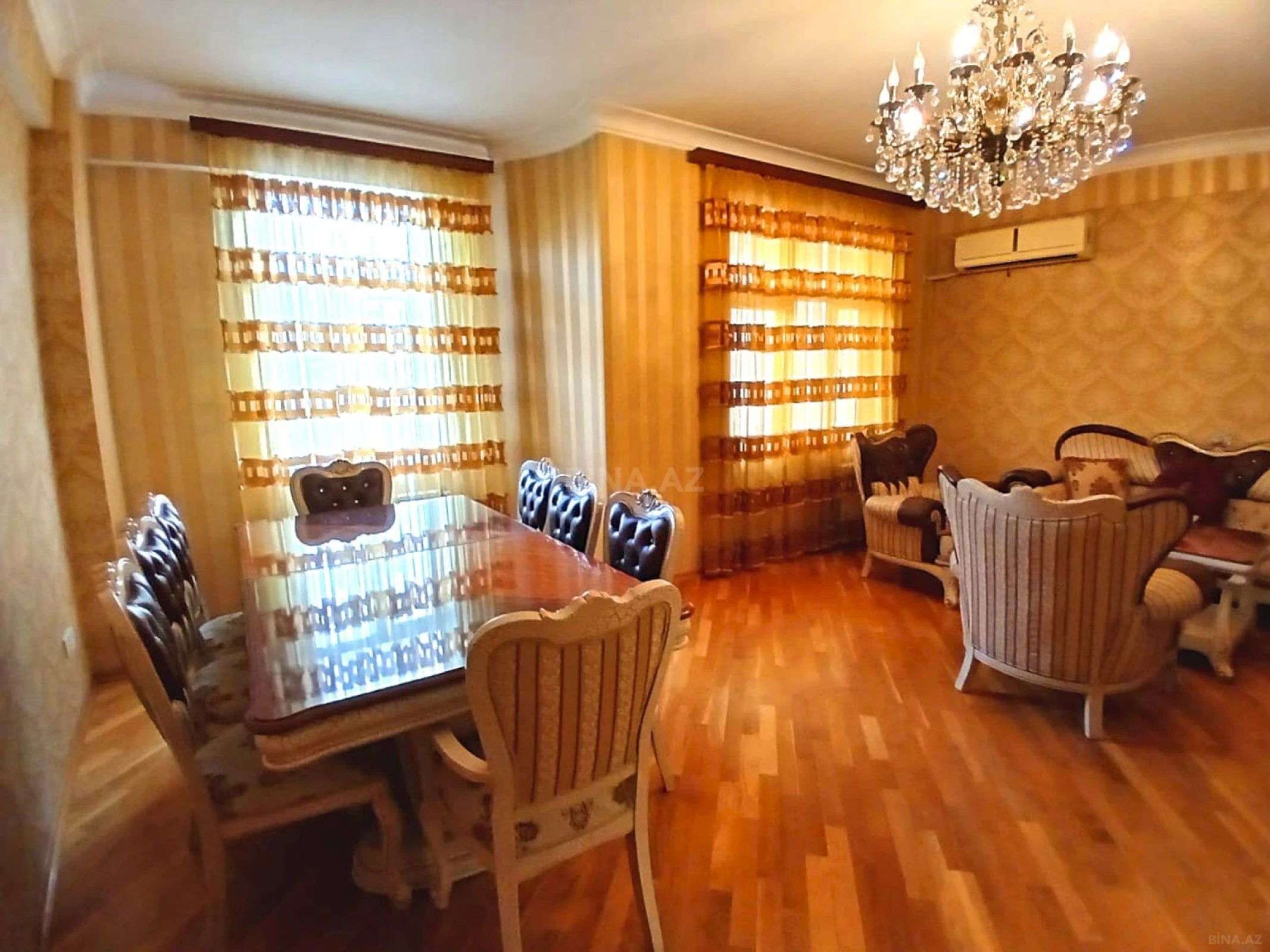 Satılır 3 otaqlı mənzil 135 m²