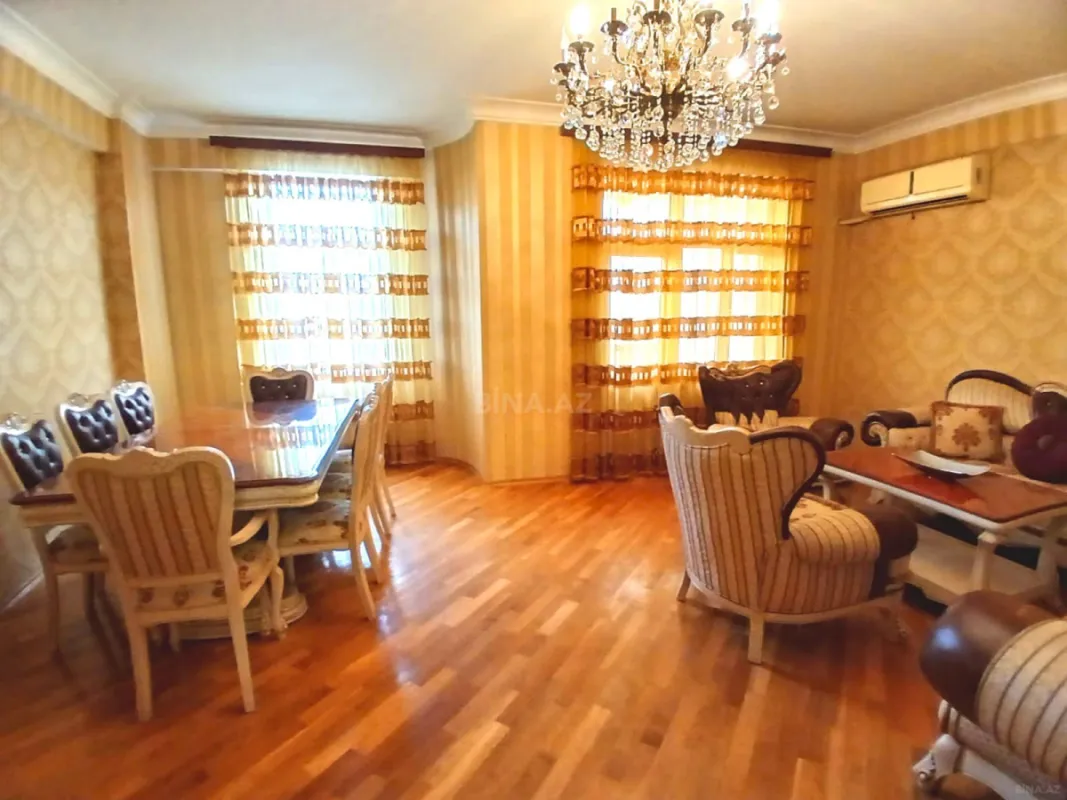 Satılır 3 otaqlı mənzil 135 m²