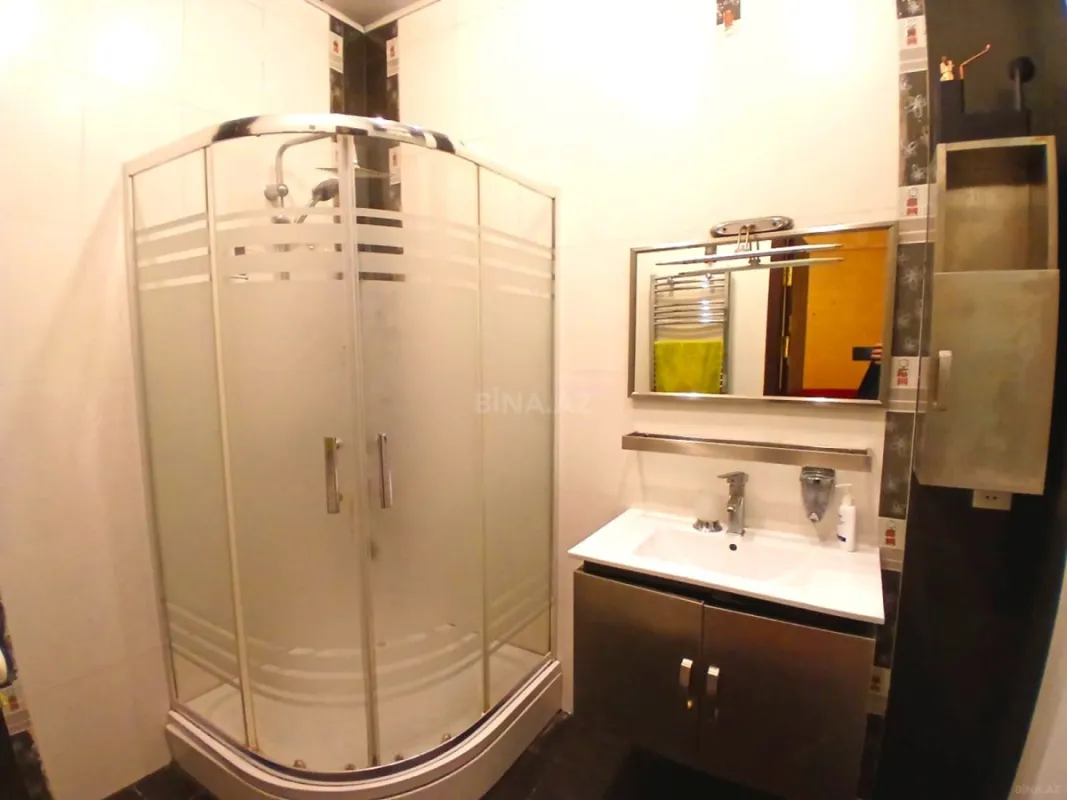 Satılır 3 otaqlı mənzil 135 m²