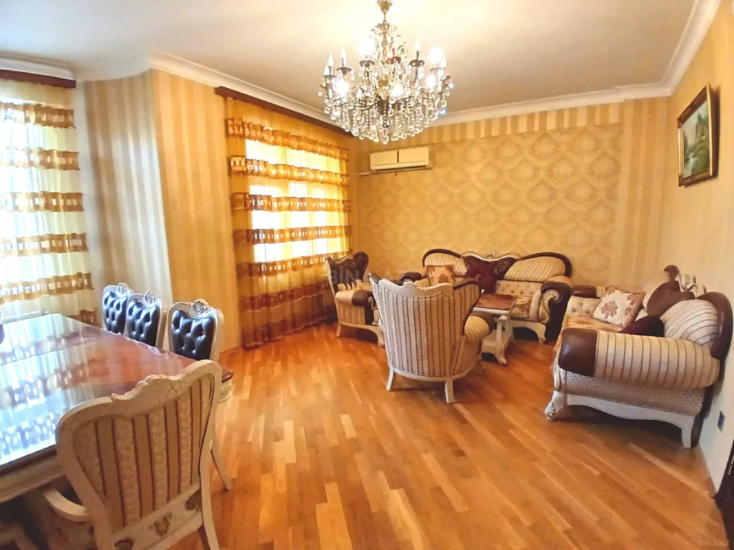 Satılır 3 otaqlı mənzil 135 m²