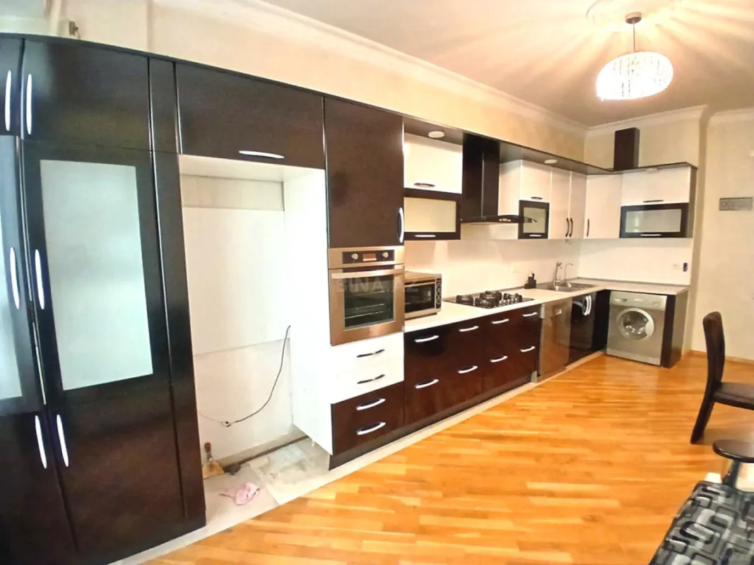Satılır 3 otaqlı mənzil 135 m²