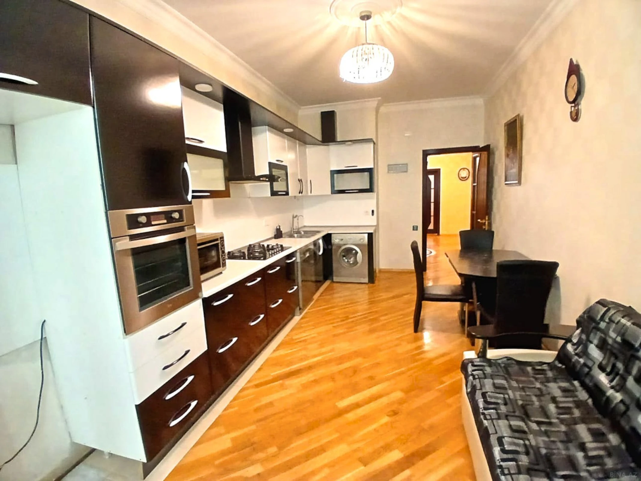 Satılır 3 otaqlı mənzil 135 m²