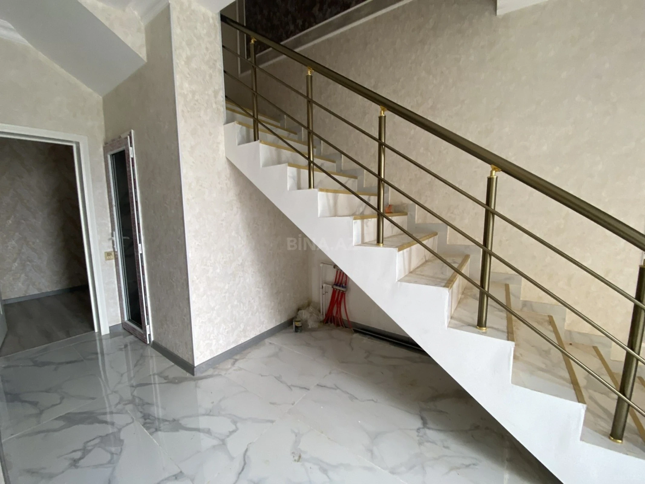 Satılır 5 otaqlı həyət evi 140 m²