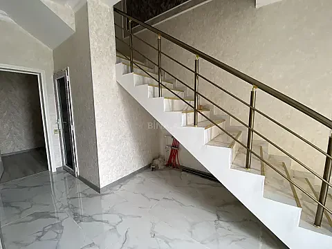 Satılır 5 otaqlı həyət evi 140 m²