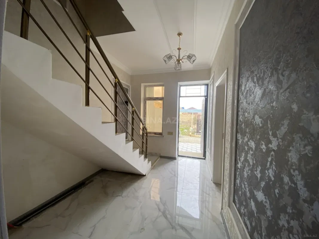 Satılır 5 otaqlı həyət evi 140 m²