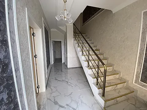 Satılır 5 otaqlı həyət evi 140 m²