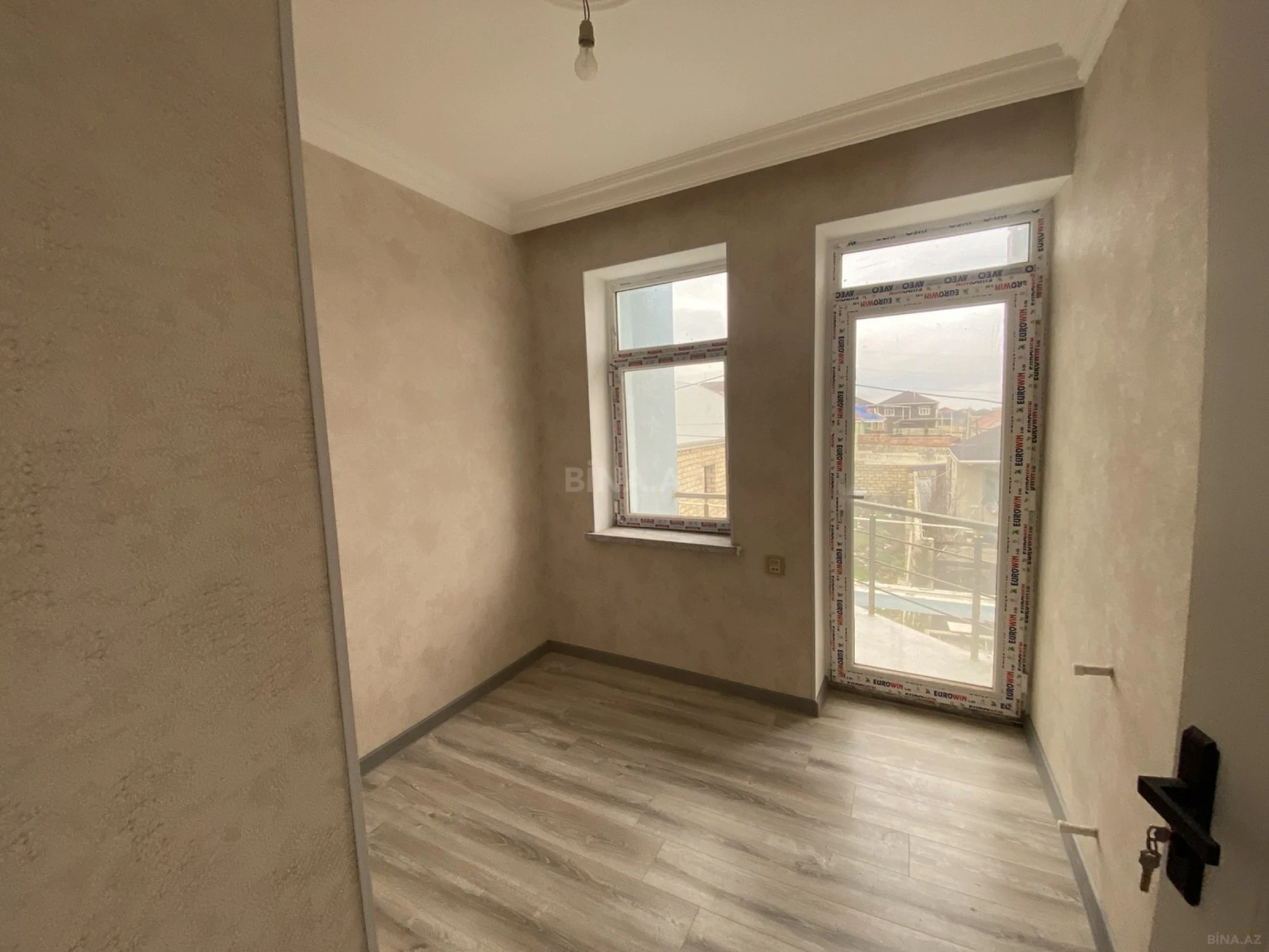 Satılır 5 otaqlı həyət evi 140 m²