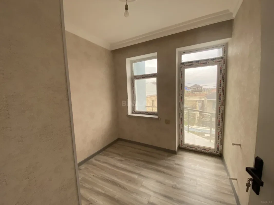 Satılır 5 otaqlı həyət evi 140 m²