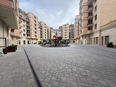 Satılır 4 otaqlı mənzil 147 m² — Bakı 4 otaq 147.00 m²