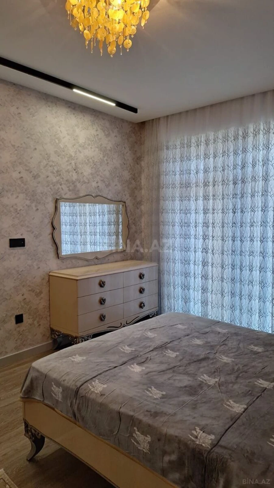 Kirayə verilir 4 otaqlı mənzil 180 m²