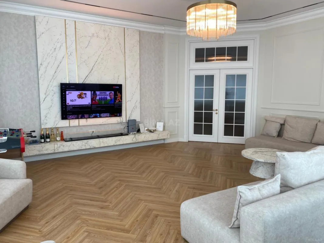 Satılır 4 otaqlı mənzil 250 m²