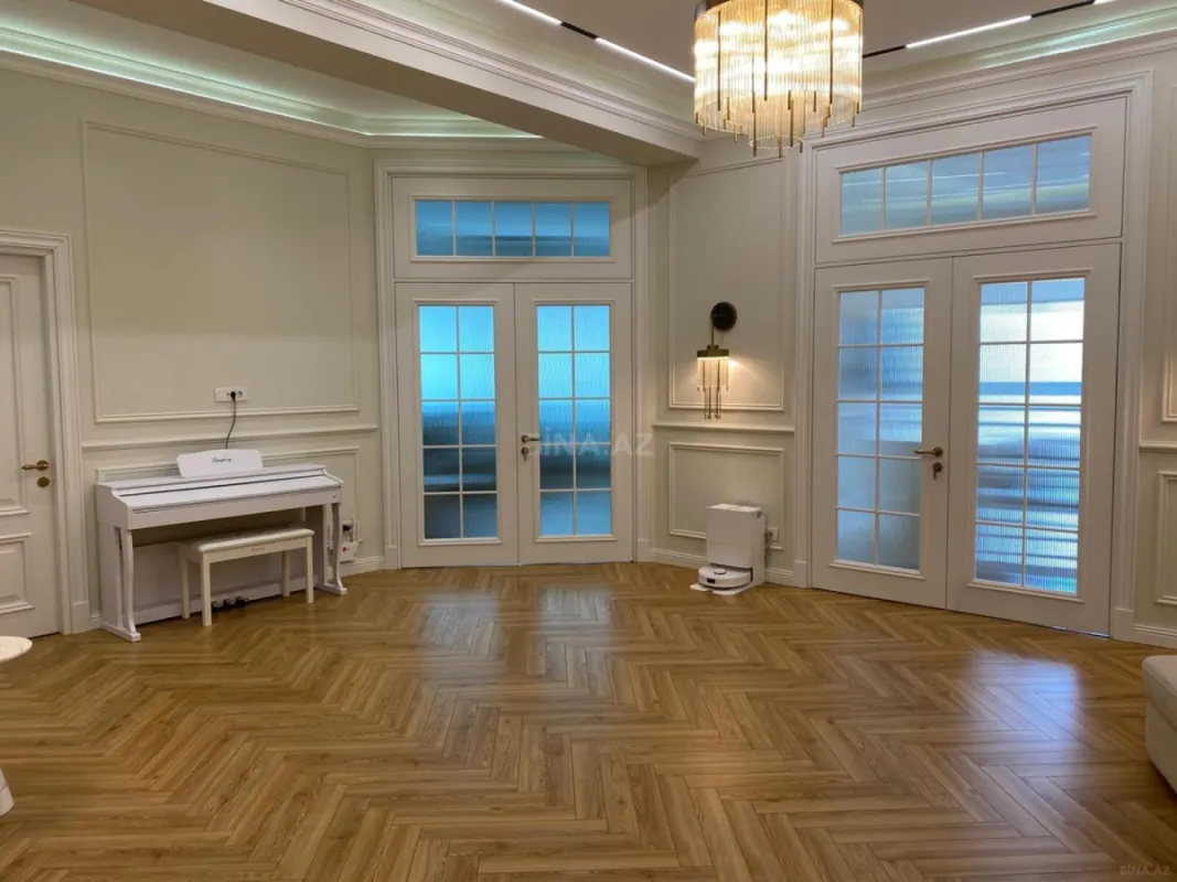 Satılır 4 otaqlı mənzil 250 m²