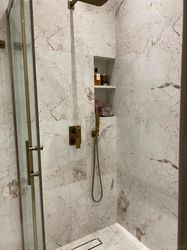 Satılır 4 otaqlı mənzil 250 m²