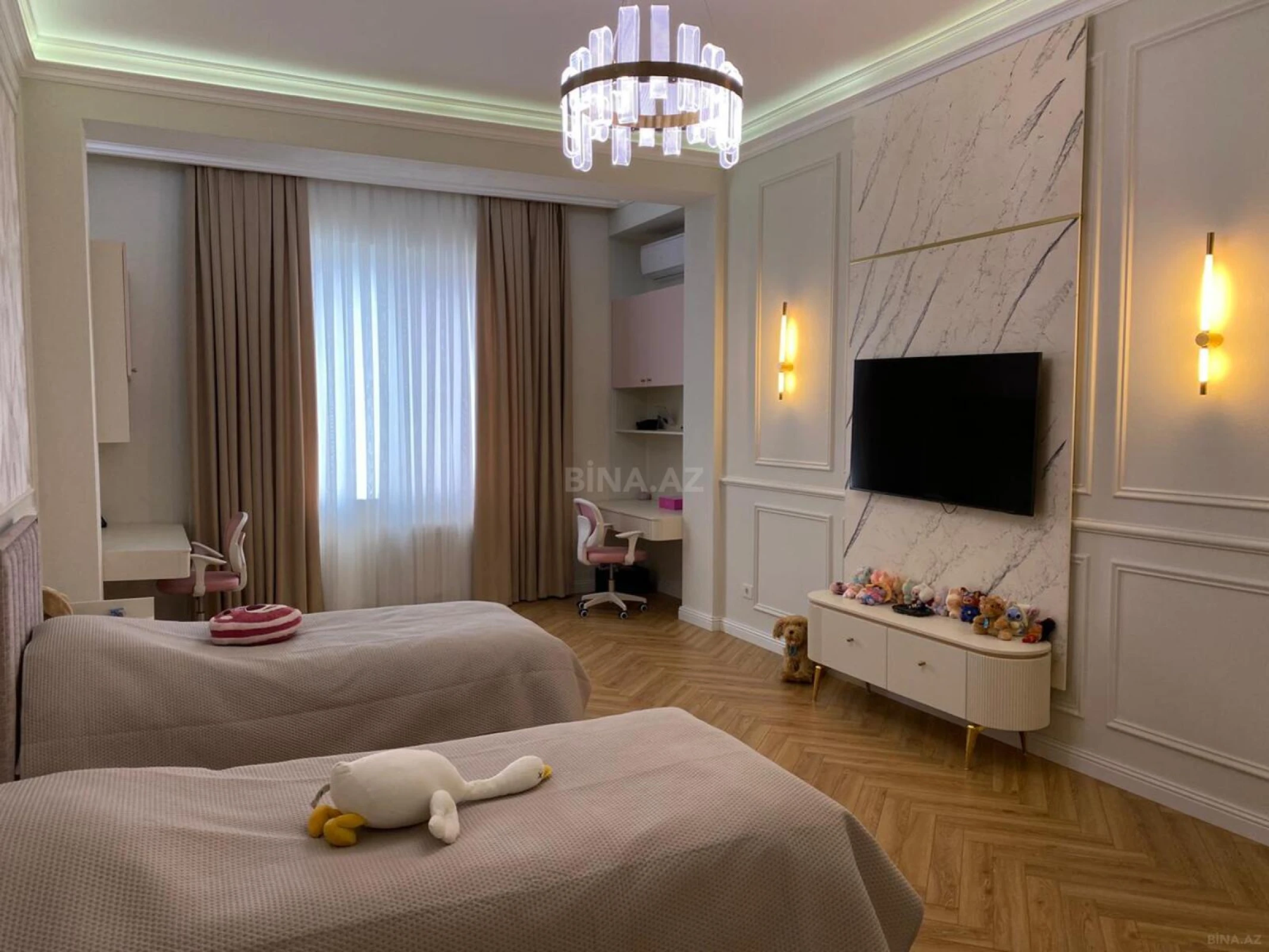 Satılır 4 otaqlı mənzil 250 m²