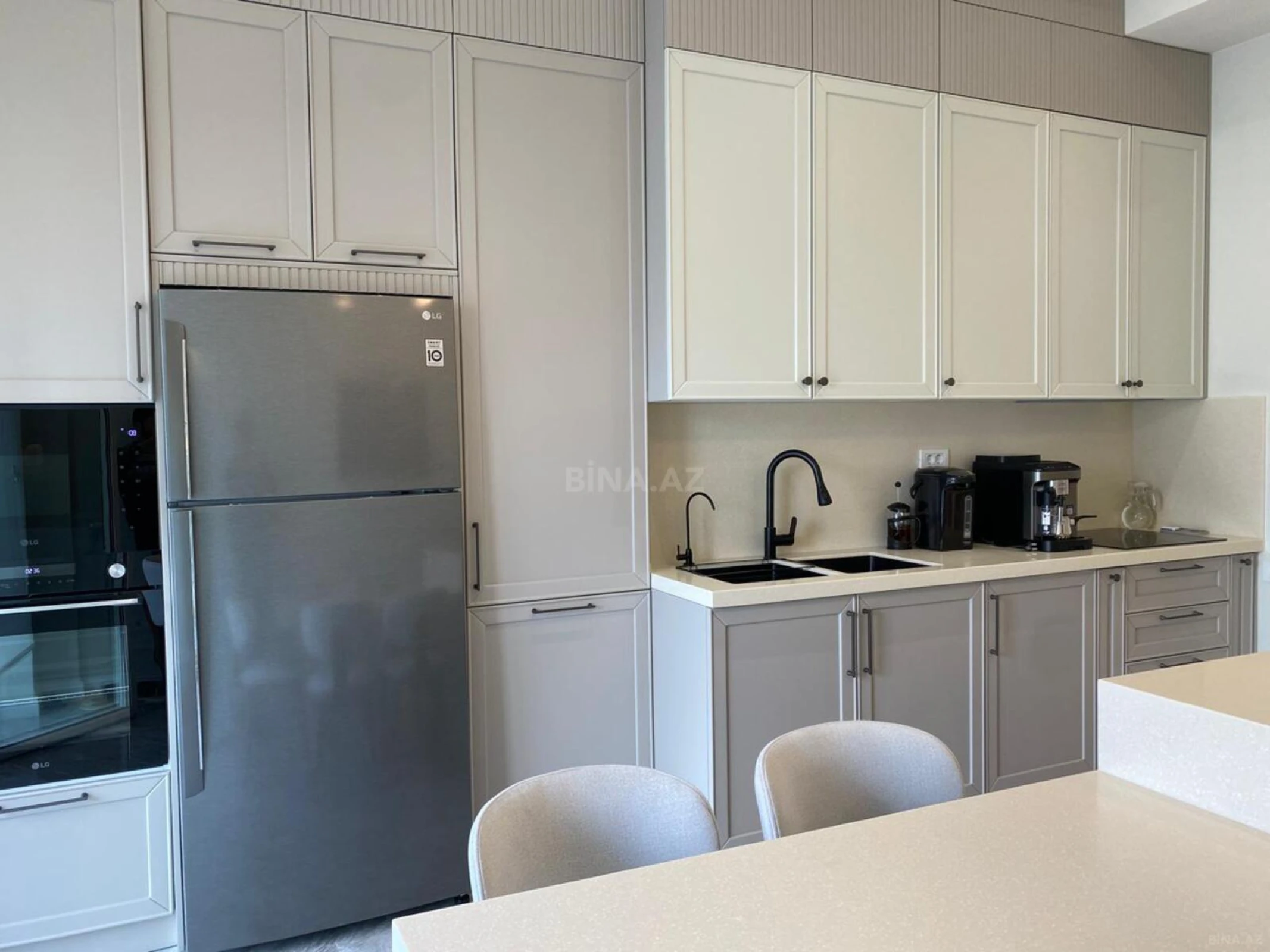 Satılır 4 otaqlı mənzil 250 m²