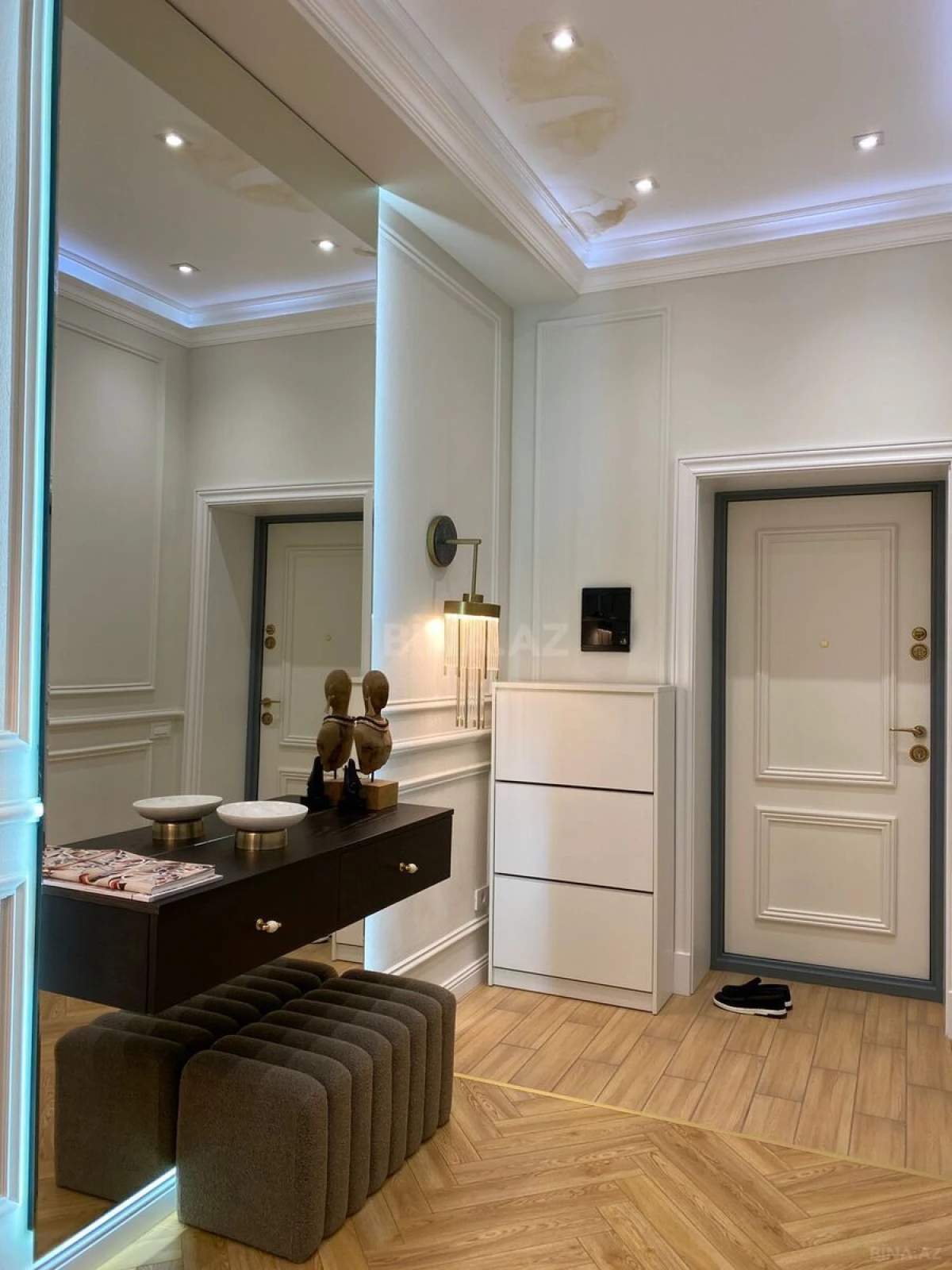 Satılır 4 otaqlı mənzil 250 m²