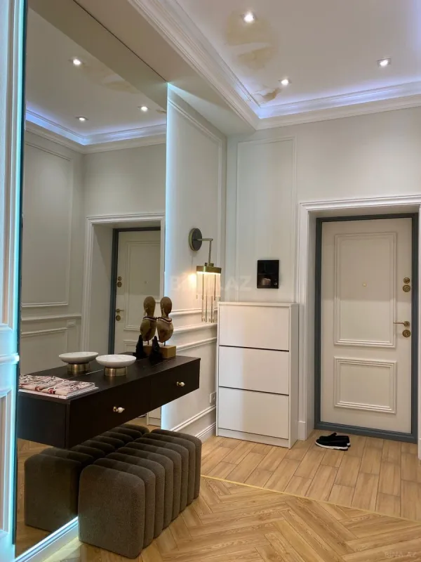 Satılır 4 otaqlı mənzil 250 m²