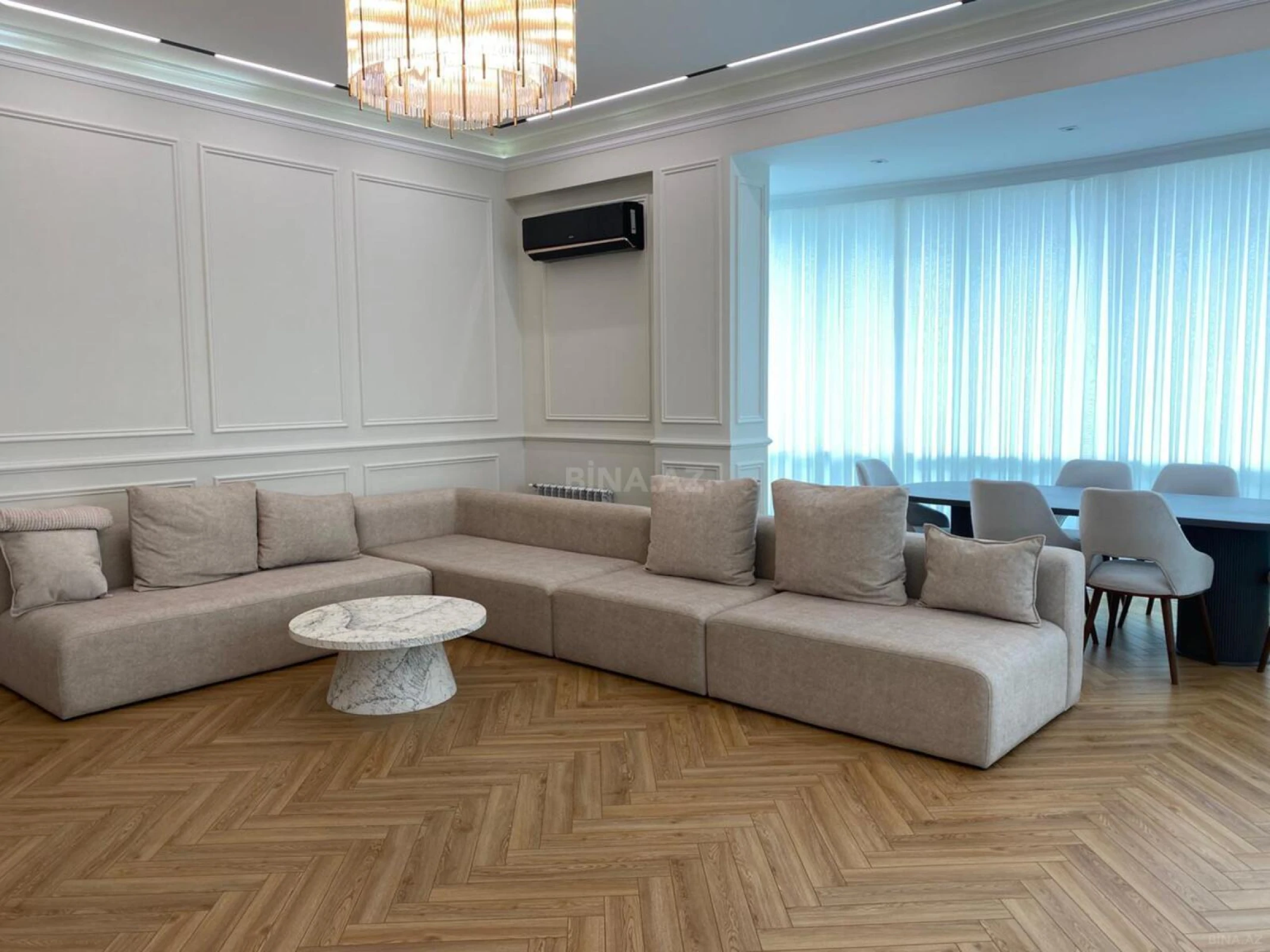 Satılır 4 otaqlı mənzil 250 m²