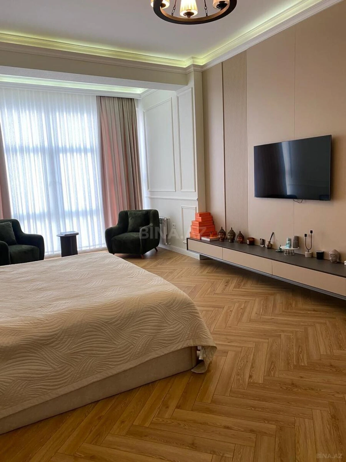 Satılır 4 otaqlı mənzil 250 m²