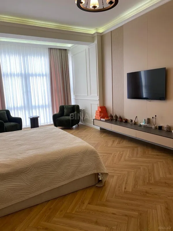 Satılır 4 otaqlı mənzil 250 m²