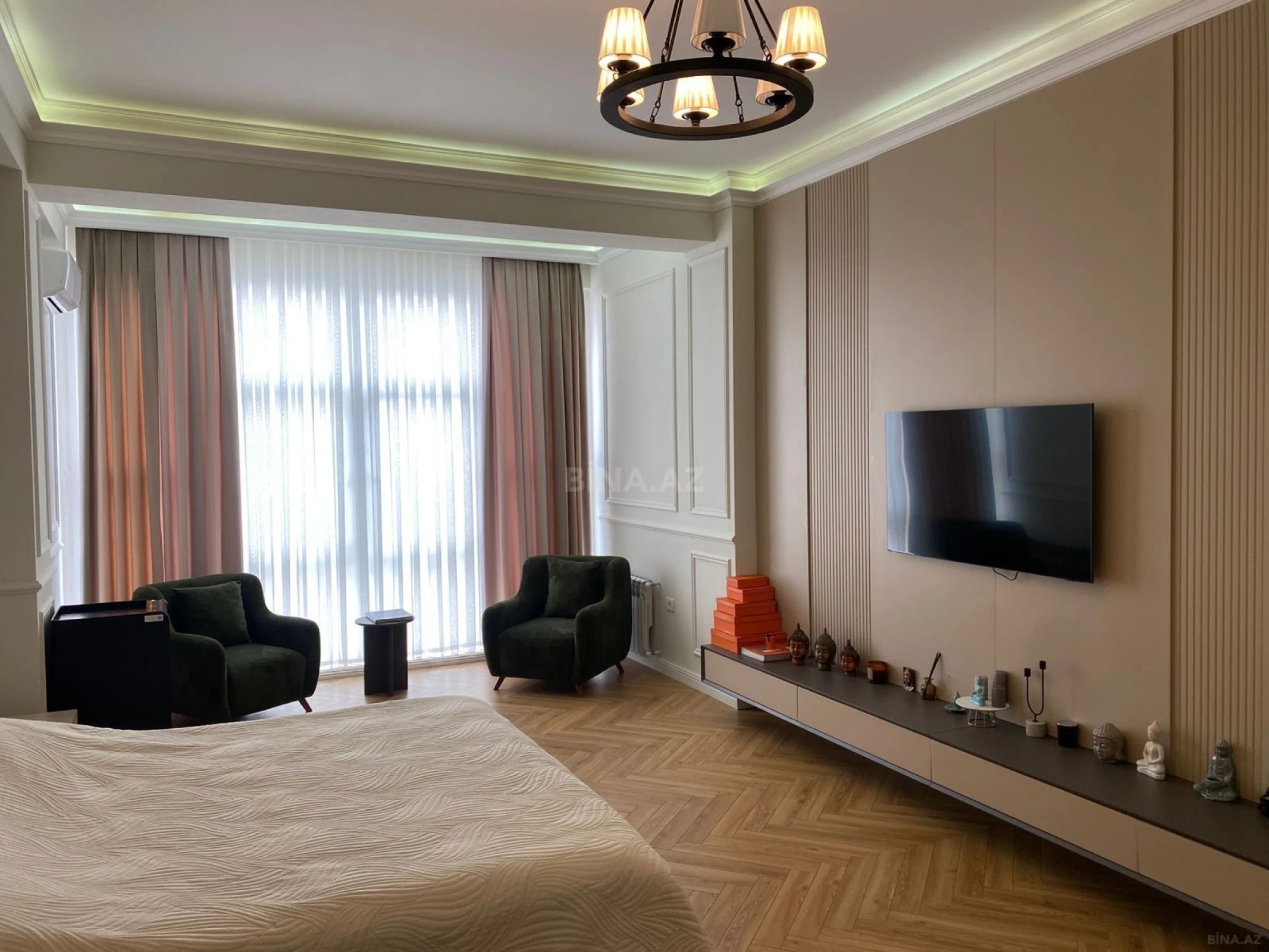 Satılır 4 otaqlı mənzil 250 m²