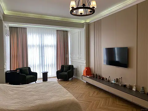 Satılır 4 otaqlı mənzil 250 m²